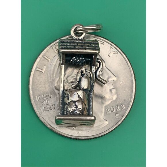 Wishing Well Sterling Silver Jewelry Charm #garden #keepsake - Picture 3 of 3